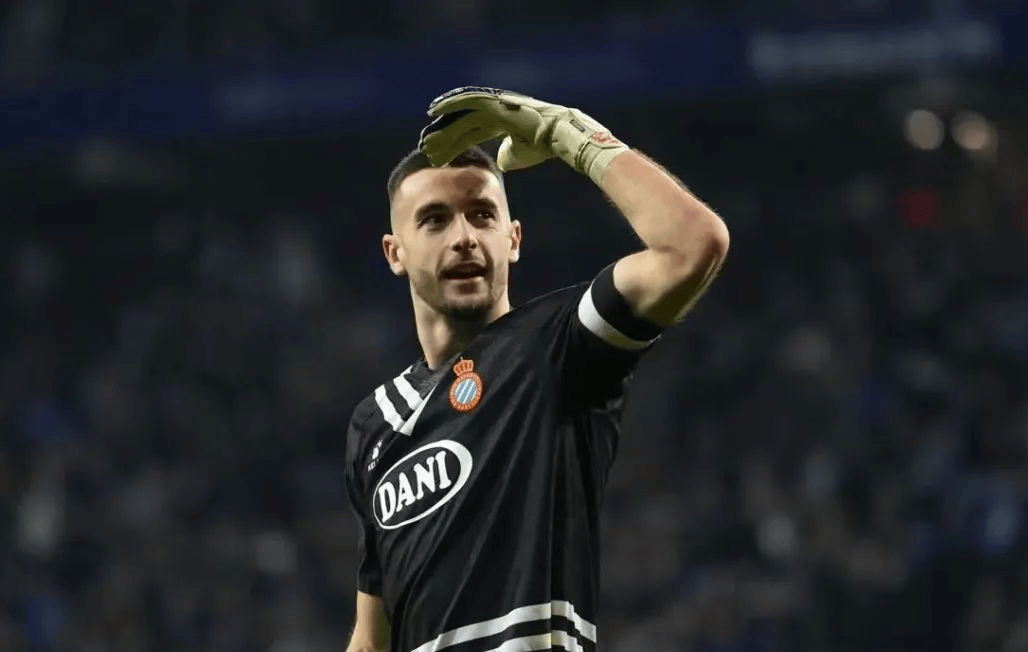 里程碑夜！比利亚雷亚尔主帅复盘；荷甲今夜刷纪录；气氛紧张；年轻球员得到机会的简单介绍