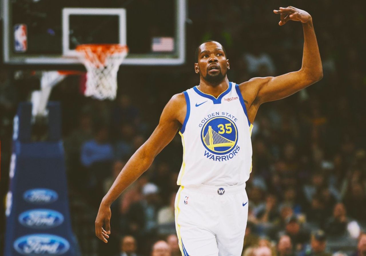 广厦男篮训练开放日；集结日绝杀压哨引欢呼；欧超杯在即；更衣室氛围转暖的简单介绍j9九游会